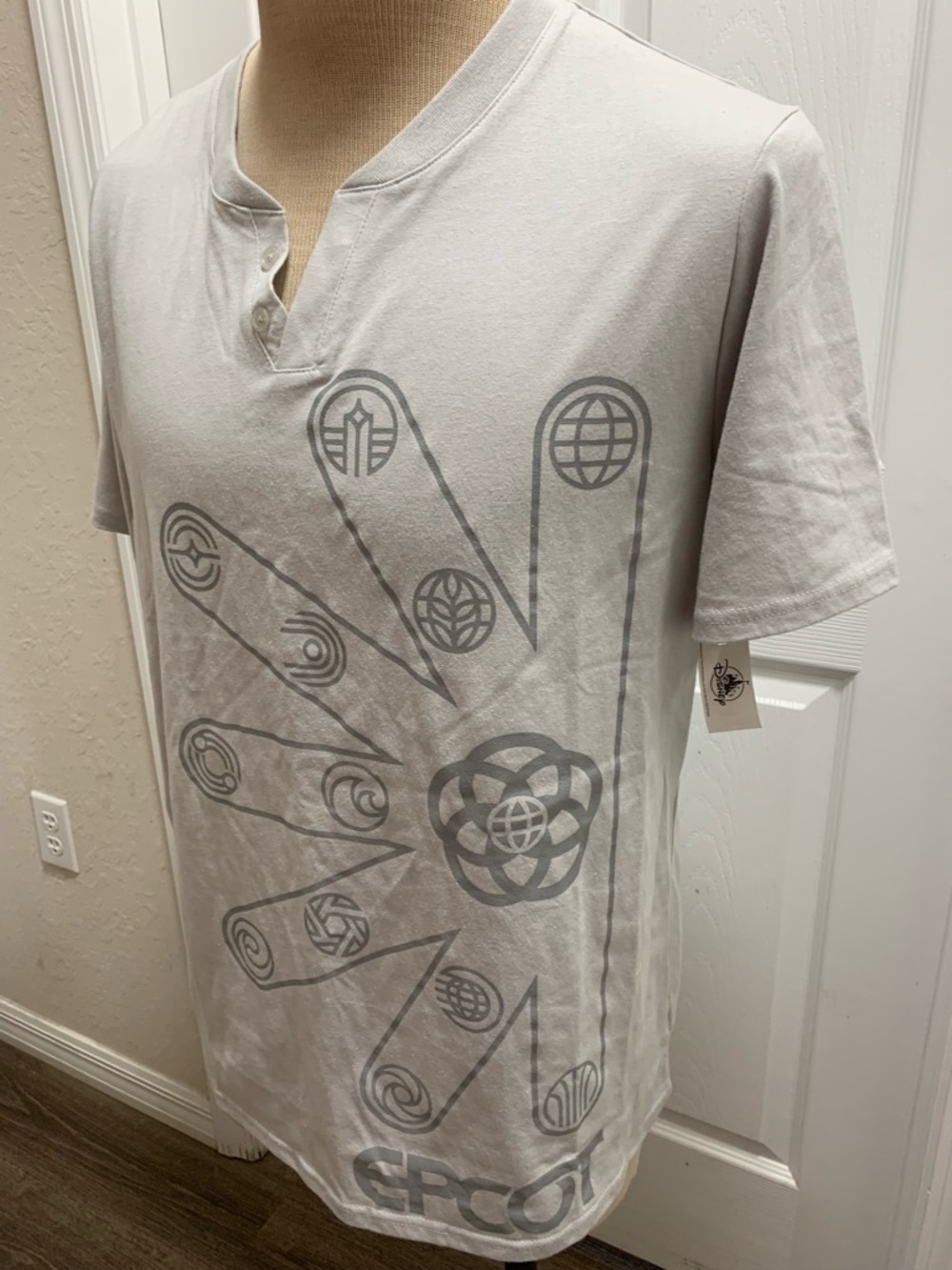 Disney parks Epcot Center Logo Shirt Women's Gray Buttons NWT - Picture 4 of 11